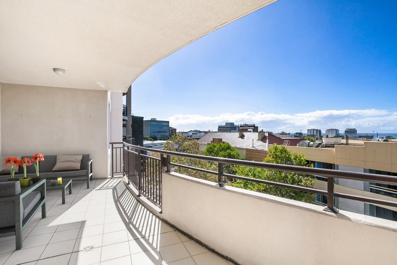 Photo - 23/313-323 Crown Street, Wollongong NSW 2500 - Image 2