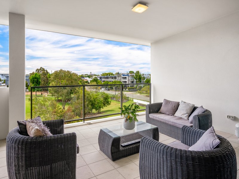 Photo - 233/16 Waterline Crescent, Bulimba QLD 4171 - Image 7