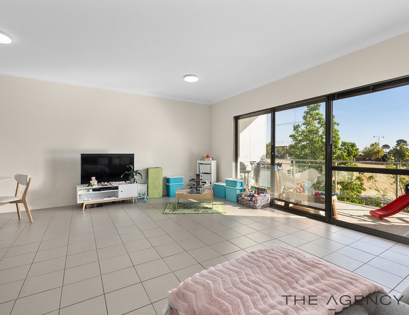 Photo - 23/34 Metro Turn, Ellenbrook WA 6069 - Image 2