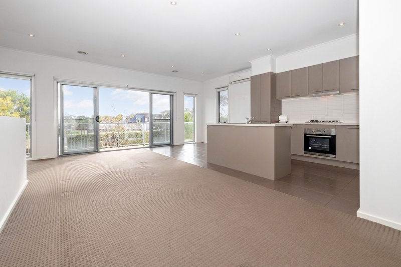Photo - 233C Seaford Road, Seaford VIC 3198 - Image 2