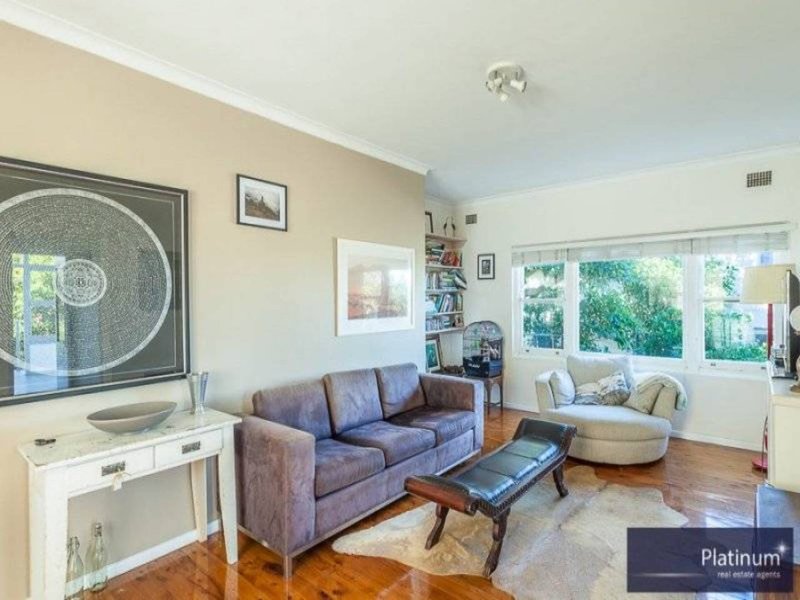 Photo - 2/34 Crown Road, Queenscliff NSW 2096 - Image 2