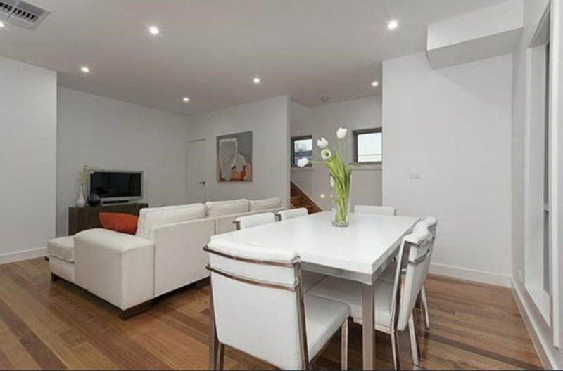 Photo - 2/34 Cyclamen Avenue, Altona North VIC 3025 - Image 2