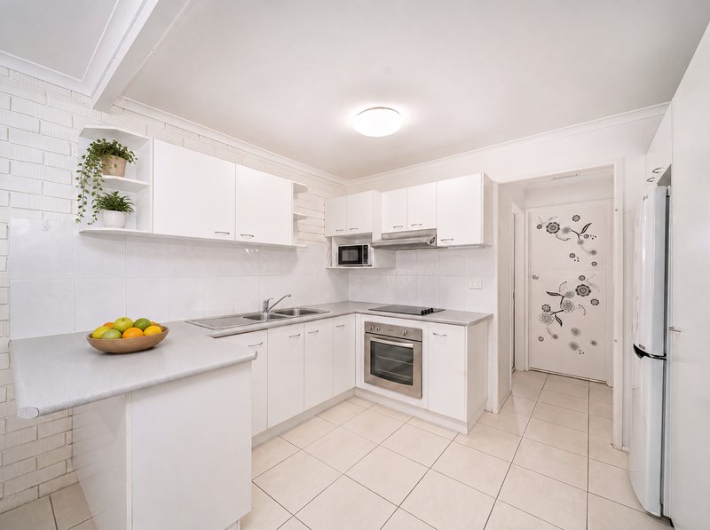 Photo - 2/34 Dunns Terrace, Scarborough QLD 4020 - Image 4