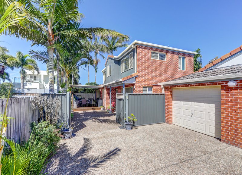 Photo - 2/34 Fifth Avenue, Palm Beach QLD 4221 - Image 2