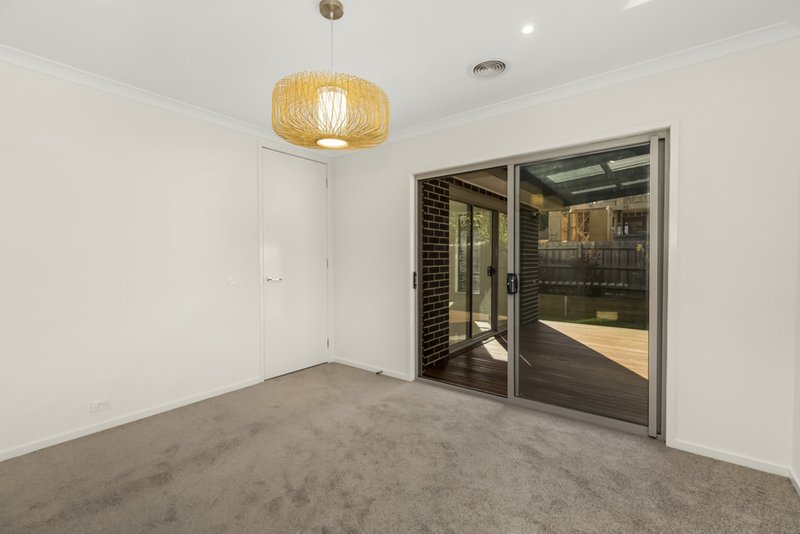 Photo - 2/34 Kirstina Road, Glen Waverley VIC 3150 - Image 7