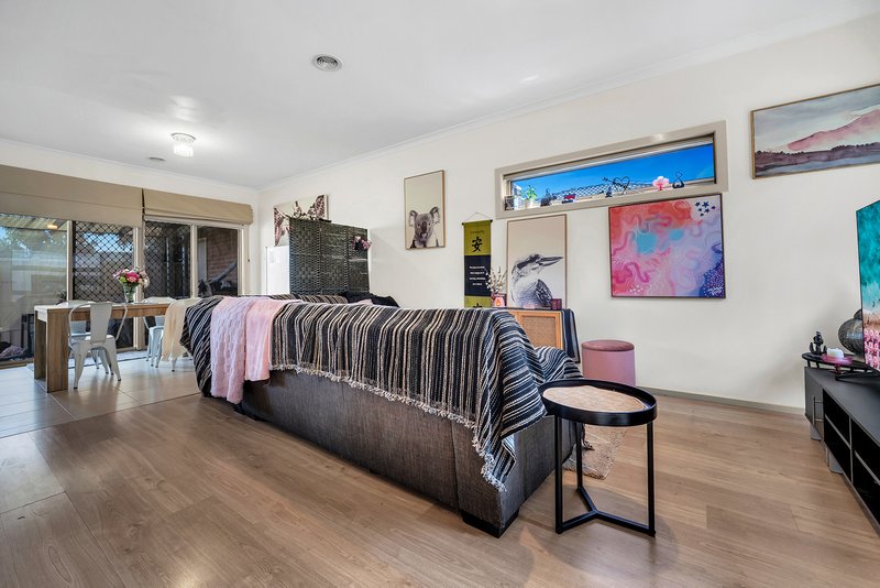 Photo - 2/34 Sing Crescent, Berwick VIC 3806 - Image 5