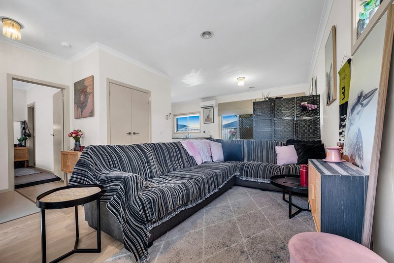 Photo - 2/34 Sing Crescent, Berwick VIC 3806 - Image 6