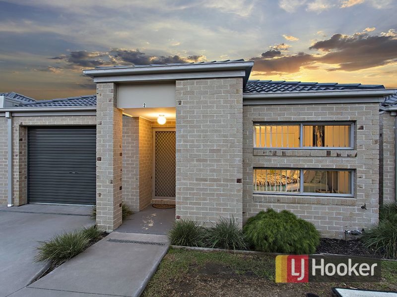 Photo - 2/34 Sir Thomas Drive, Pakenham VIC 3810 - Image 8