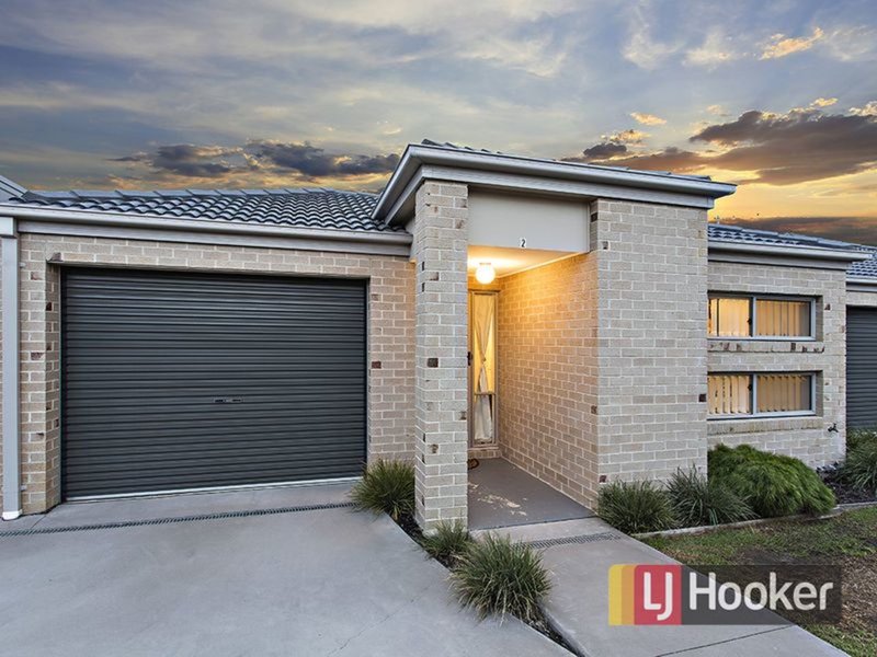 Photo - 2/34 Sir Thomas Drive, Pakenham VIC 3810 - Image 9