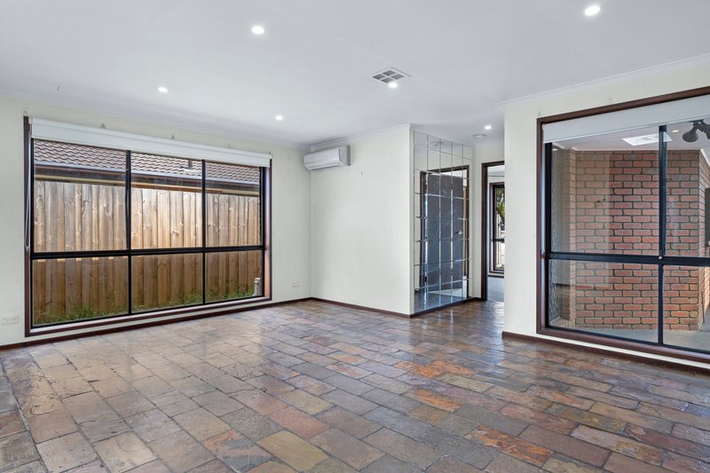 Photo - 2/34 Songlark Crescent, Werribee VIC 3030 - Image 2