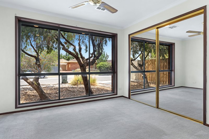 Photo - 2/34 Songlark Crescent, Werribee VIC 3030 - Image 6