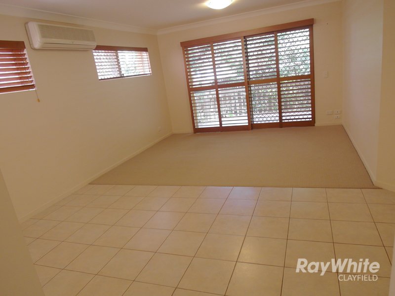 Photo - 2/34 Wooloowin Avenue, Wooloowin QLD 4030 - Image 2