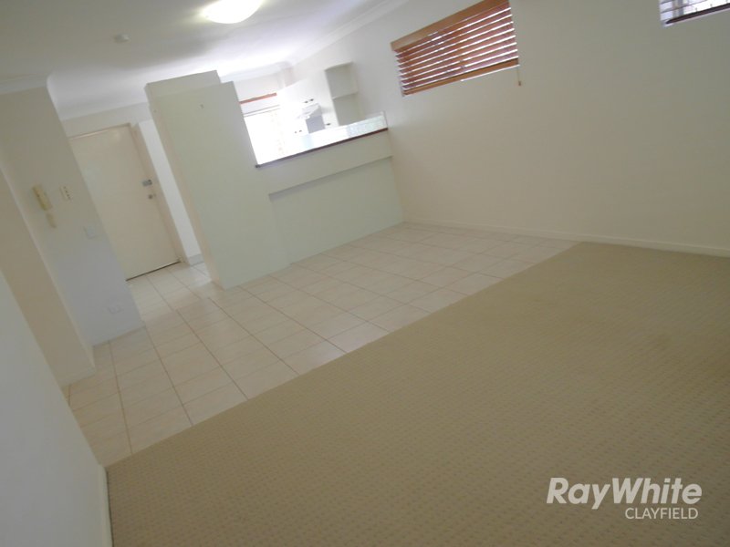 Photo - 2/34 Wooloowin Avenue, Wooloowin QLD 4030 - Image 4