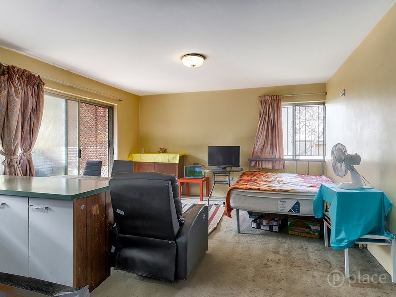 Photo - 2/34 Yeronga Street, Yeronga QLD 4104 - Image 2