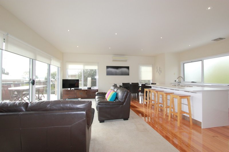 Photo - 2/340 Church Street, Cowes VIC 3922 - Image 2