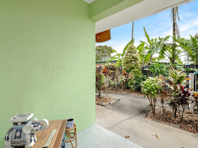 Photo - 2/346-348 Mccoombe Street, Mooroobool QLD 4870 - Image 8