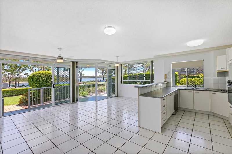 Photo - 2/35 Bradman Avenue, Maroochydore QLD 4558 - Image 4