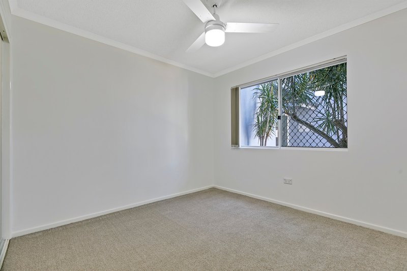 Photo - 2/35 Bradman Avenue, Maroochydore QLD 4558 - Image 13