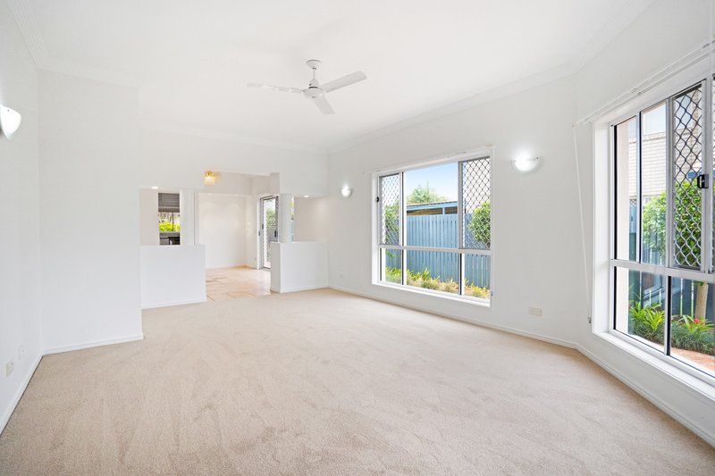 Photo - 2/35 Cosmos Avenue, Banksia Beach QLD 4507 - Image 3