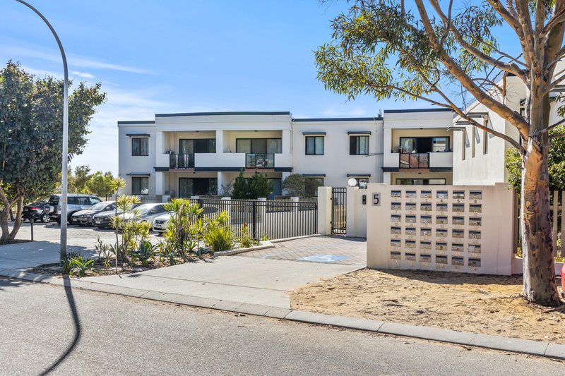 Photo - 23/5 Eastleigh Loop, Currambine WA 6028 - Image 2