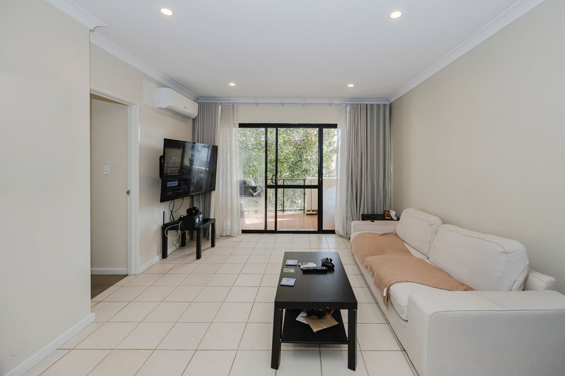 Photo - 23/5 Eastleigh Loop, Currambine WA 6028 - Image 5