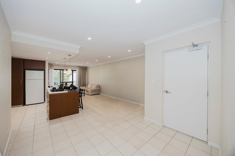 Photo - 23/5 Eastleigh Loop, Currambine WA 6028 - Image 7