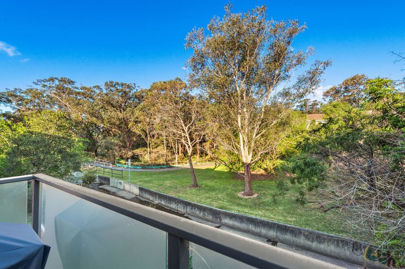 Photo - 2/35 Hawkesbury Avenue, Dee Why NSW 2099 - Image 2