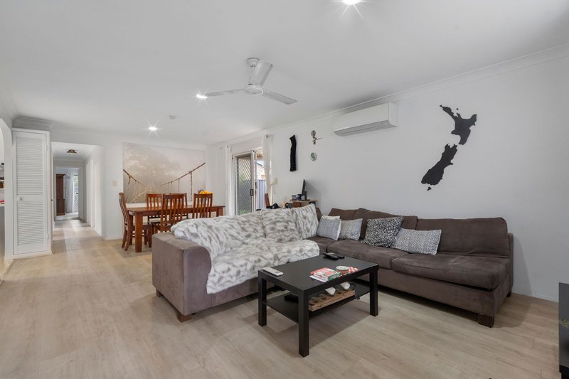 Photo - 2/35 Kenny Drive, Labrador QLD 4215 - Image 3