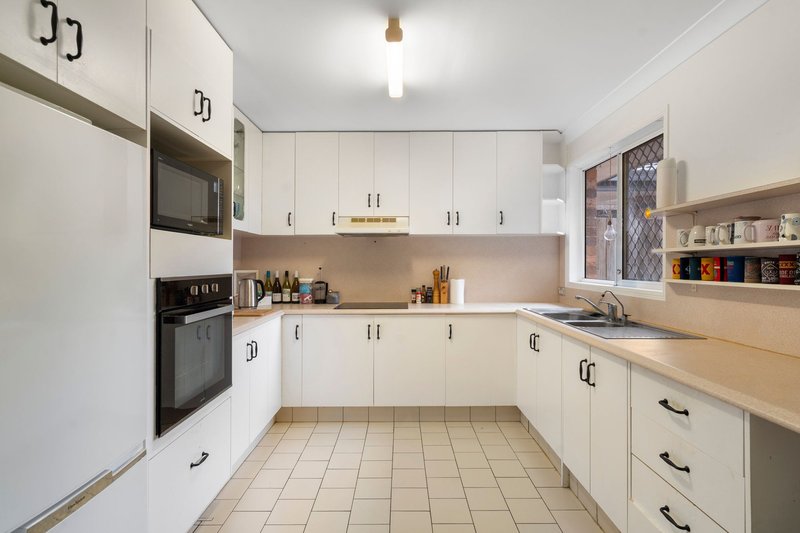 Photo - 2/35 Kenny Drive, Labrador QLD 4215 - Image 6