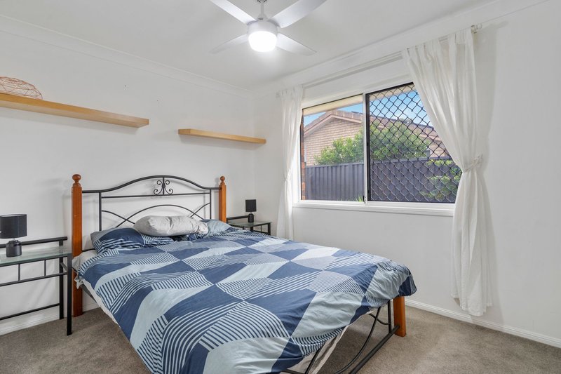 Photo - 2/35 Kenny Drive, Labrador QLD 4215 - Image 8