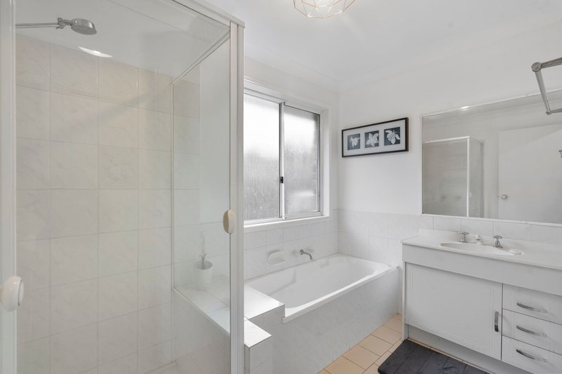 Photo - 2/35 Kenny Drive, Labrador QLD 4215 - Image 9