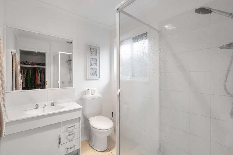 Photo - 2/35 Kenny Drive, Labrador QLD 4215 - Image 11