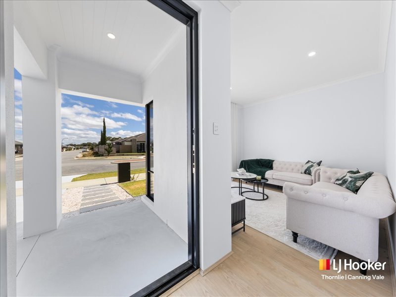 Photo - 235 Matison Street, Southern River WA 6110 - Image 5