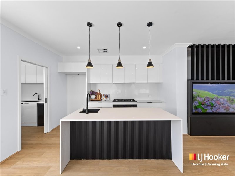 Photo - 235 Matison Street, Southern River WA 6110 - Image 18