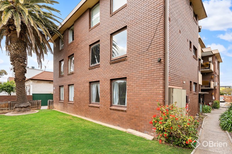 Photo - 2/35 Pickett Street, Footscray VIC 3011 - Image 2