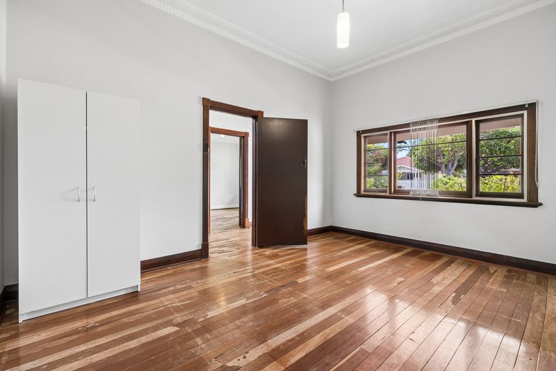 Photo - 235 Seventh Avenue, Inglewood WA 6052 - Image 5