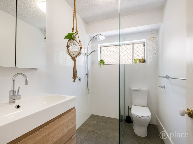 Photo - 2/35 Smallman Street, Bulimba QLD 4171 - Image 5