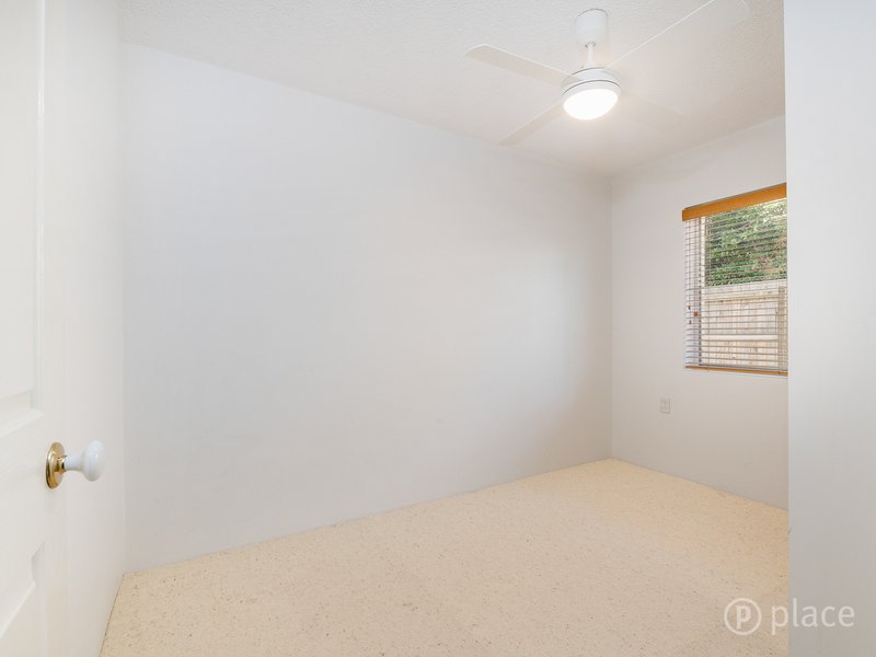 Photo - 2/35 Smallman Street, Bulimba QLD 4171 - Image 7