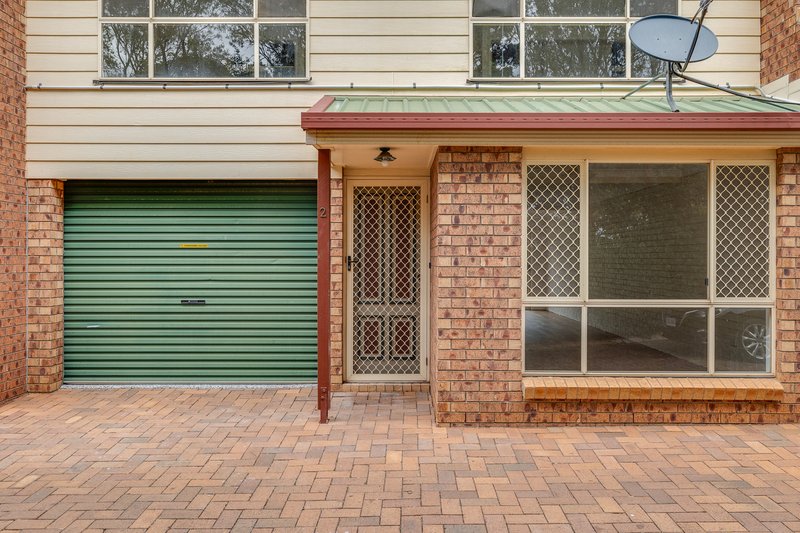 Photo - 2/355 Tor Street, Wilsonton QLD 4350 - Image 2