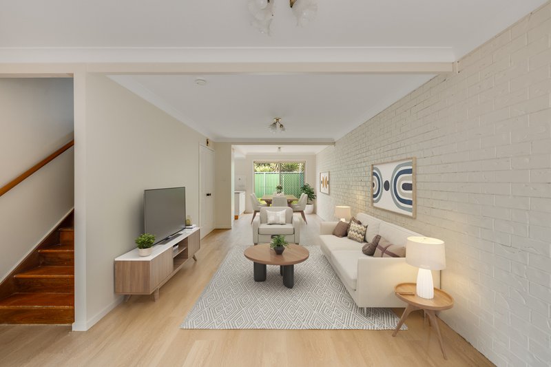 Photo - 2/355 Tor Street, Wilsonton QLD 4350 - Image 3