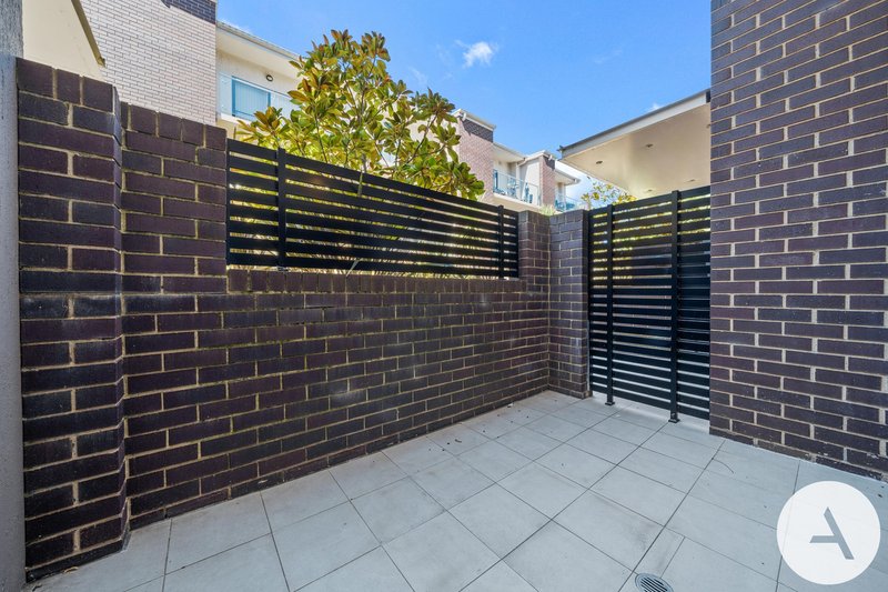 Photo - 23/6 Gungahlin Place, Gungahlin ACT 2912 - Image 7