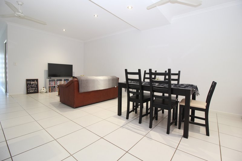 Photo - 2/36 Opal Street, Emerald QLD 4720 - Image 2