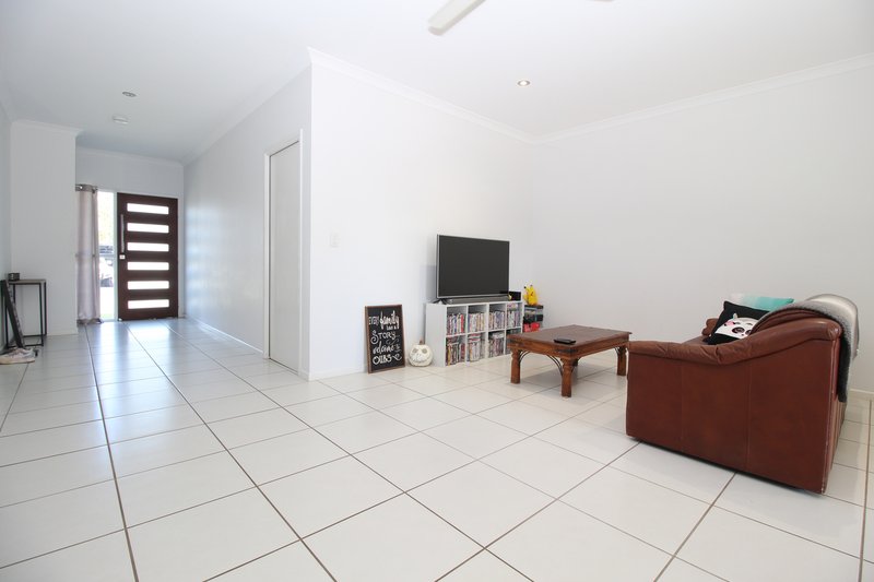 Photo - 2/36 Opal Street, Emerald QLD 4720 - Image 6