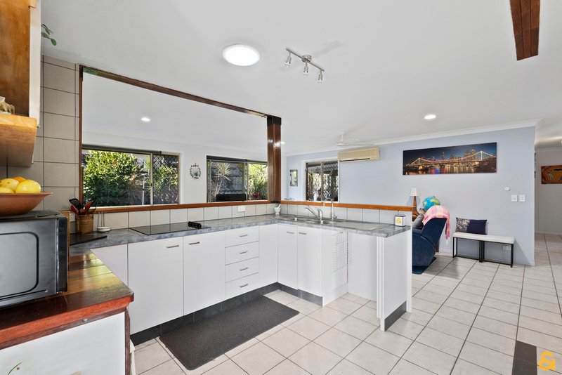 Photo - 236 Preston Road, Wynnum West QLD 4178 - Image 3