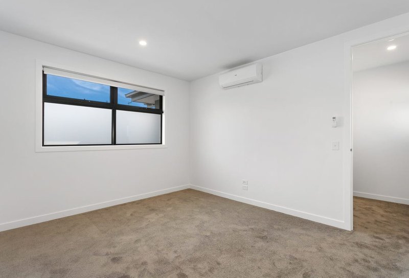 Photo - 2/36 Primula Avenue, Brooklyn VIC 3012 - Image 5