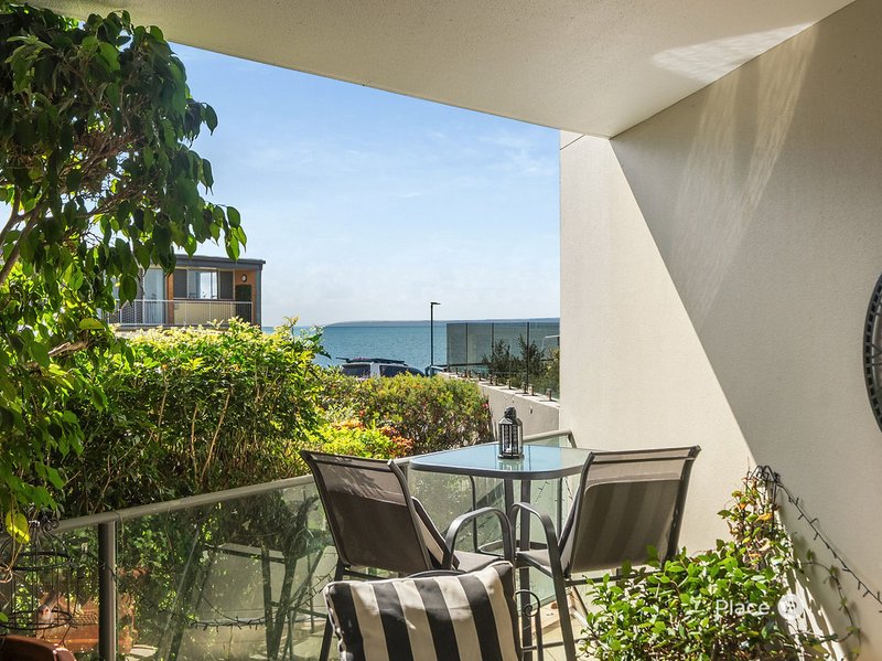 Photo - 2/36 Prince Edward Parade, Redcliffe QLD 4020 - Image 2