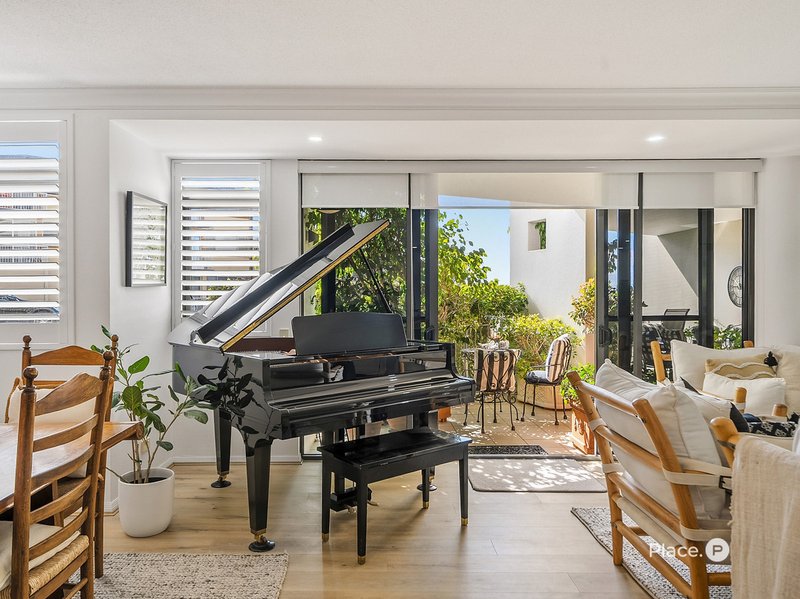 Photo - 2/36 Prince Edward Parade, Redcliffe QLD 4020 - Image 3