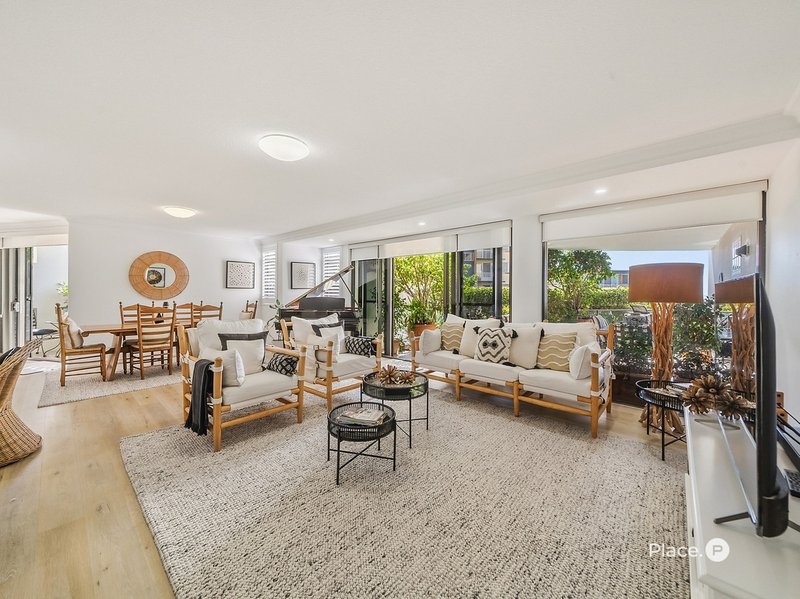 Photo - 2/36 Prince Edward Parade, Redcliffe QLD 4020 - Image 4