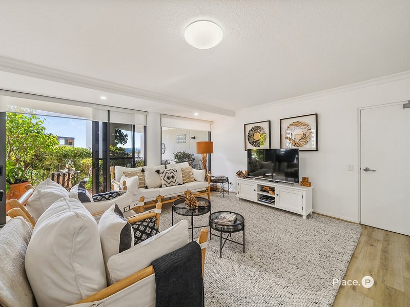 Photo - 2/36 Prince Edward Parade, Redcliffe QLD 4020 - Image 6