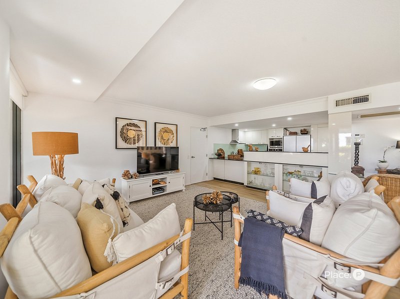 Photo - 2/36 Prince Edward Parade, Redcliffe QLD 4020 - Image 7